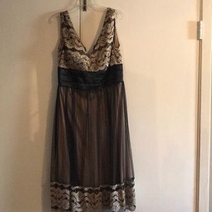 Gold and black Jessica Howard Evening gown